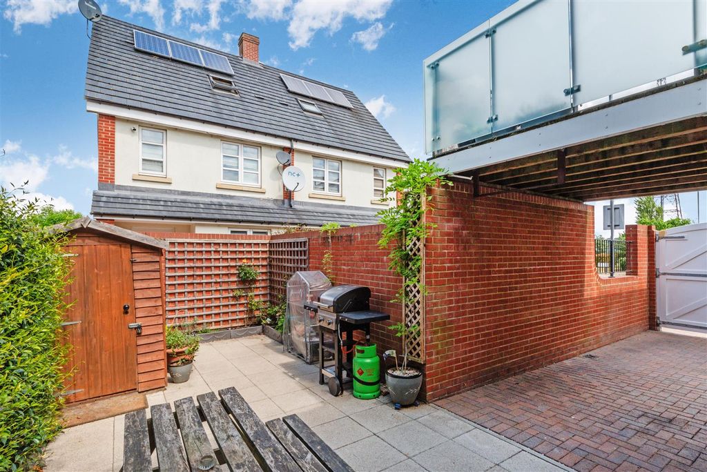 Property photo 2 of 12