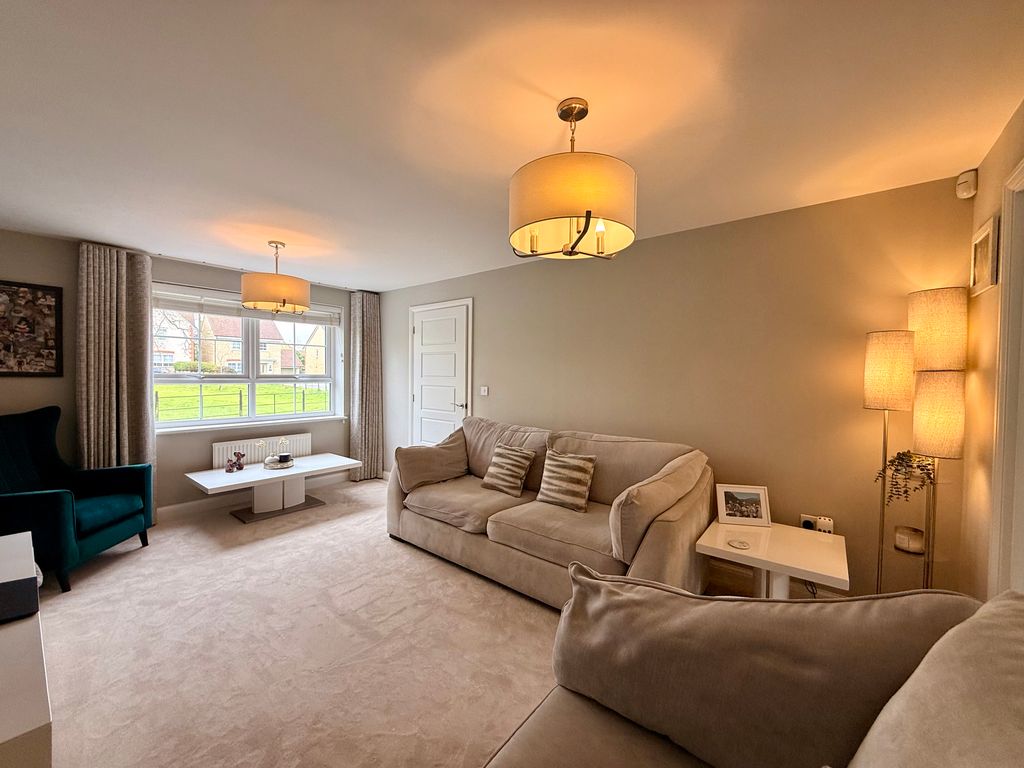 Property photo 3 of 16 Sitting Room