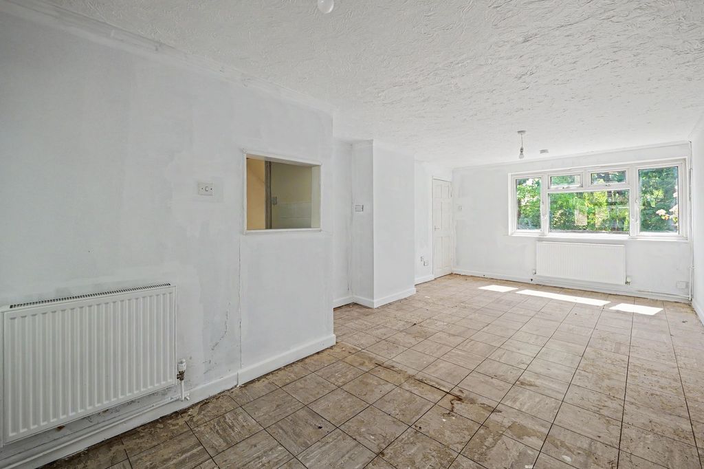 Property photo 3 of 14 47 Allbrook Hill, Eastleigh, Hampshire So50 4Na