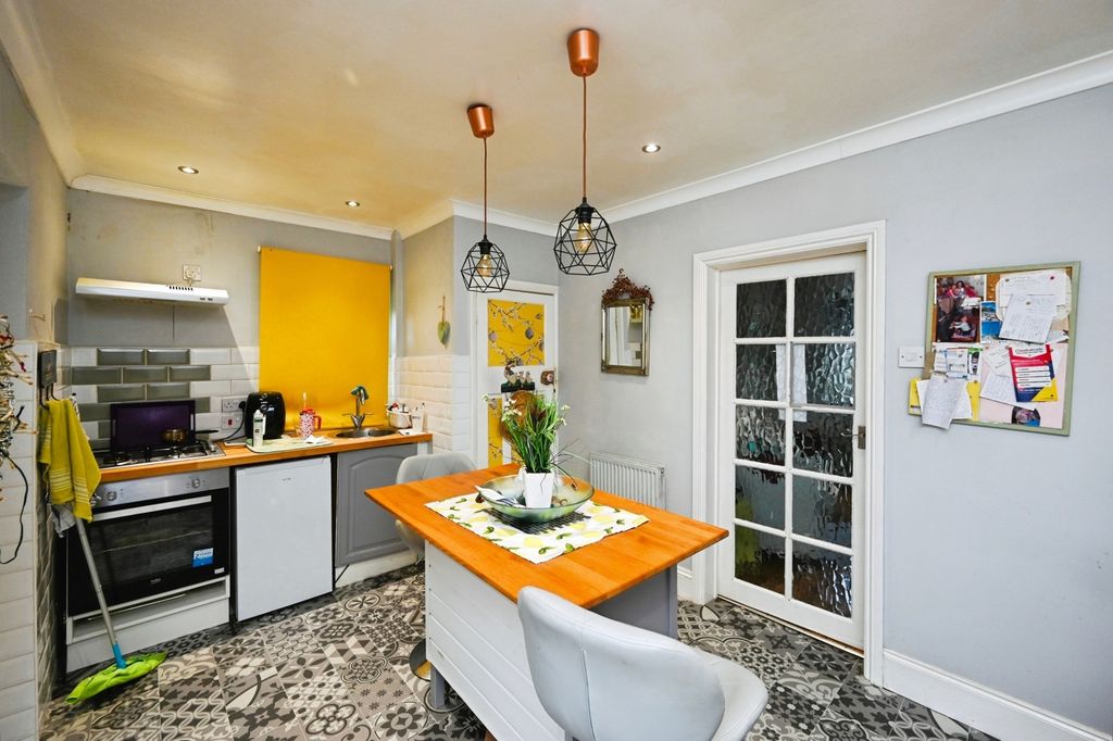 Property photo 3 of 16 Kitchen