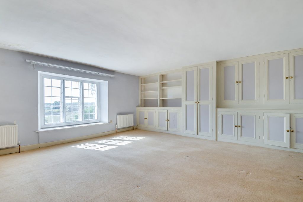 Property photo 3 of 15 Picture No. 05