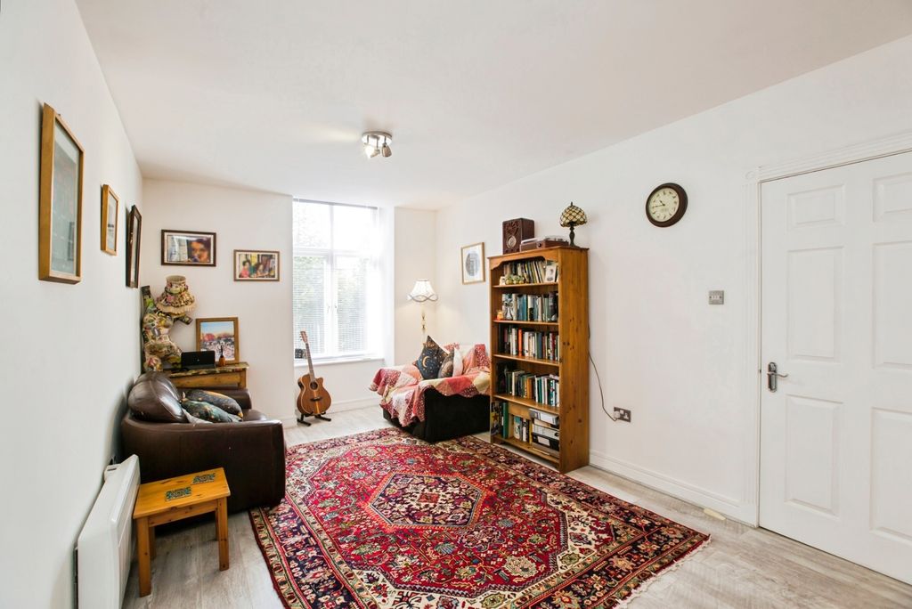 Property photo 2 of 21 Pbox-Img.Jpg