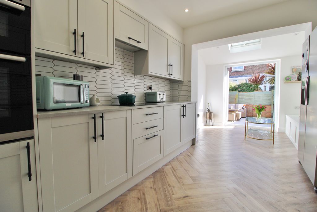 Property photo 2 of 23