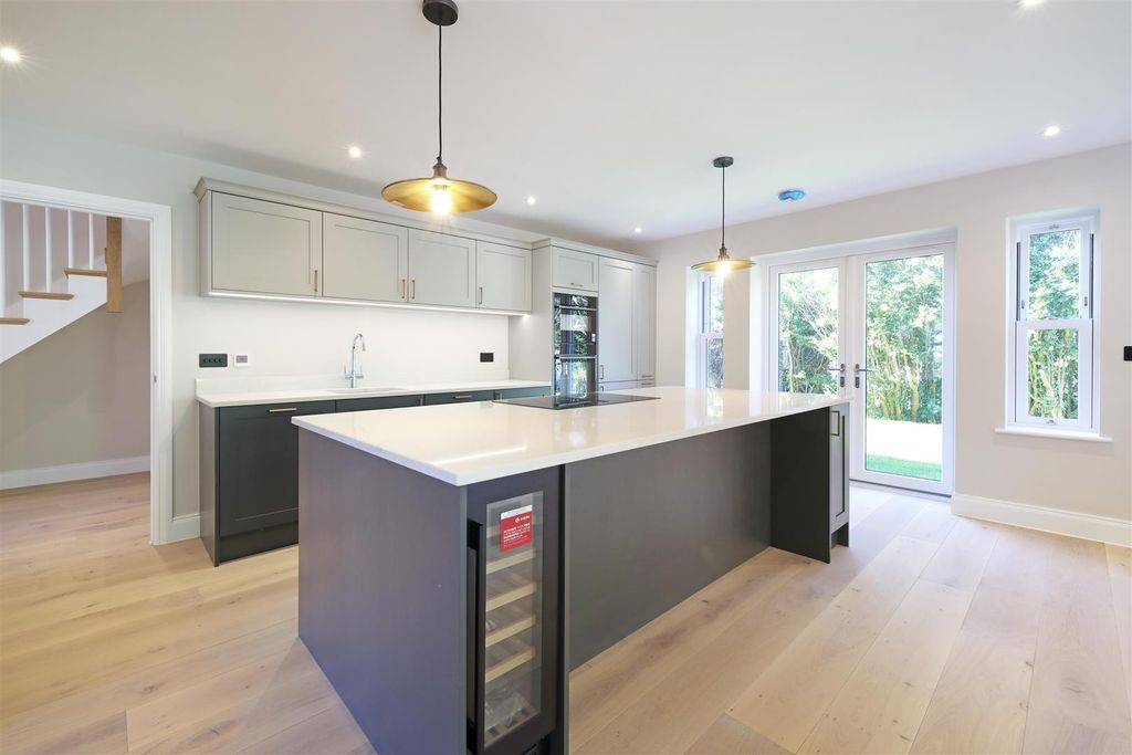 Property photo 2 of 14 No.6-Paddockgrove-Apr26-8435.Jpg