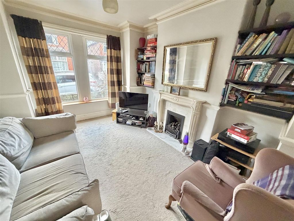 Property photo 2 of 25 Lounge