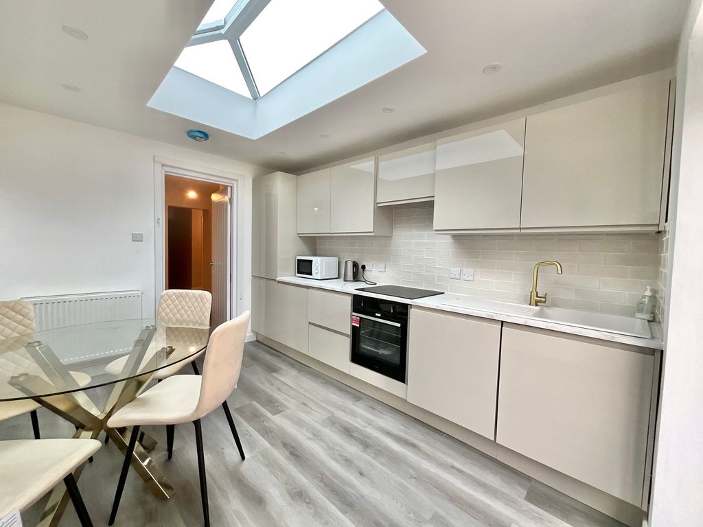 Property photo 2 of 27