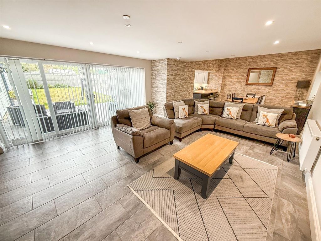 Property photo 3 of 17 Lounge/Dining Room