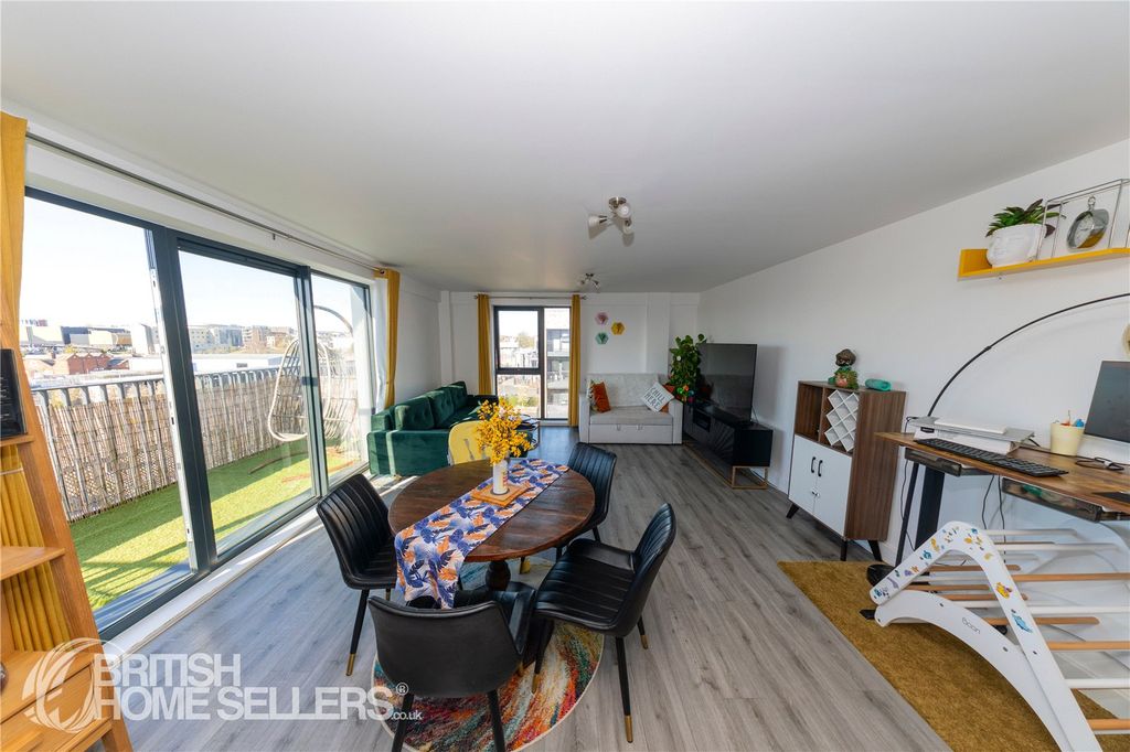 Property photo 3 of 29 Picture No. 17