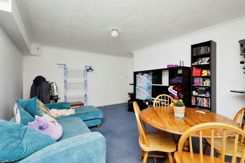 Property photo 3 of 11