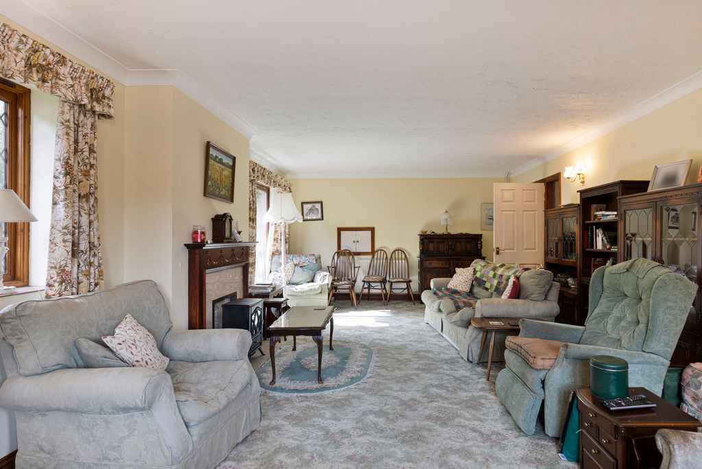 Property photo 2 of 11