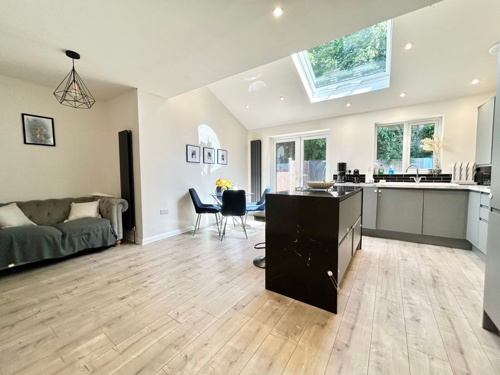Property photo 3 of 12 Kitchen Diner