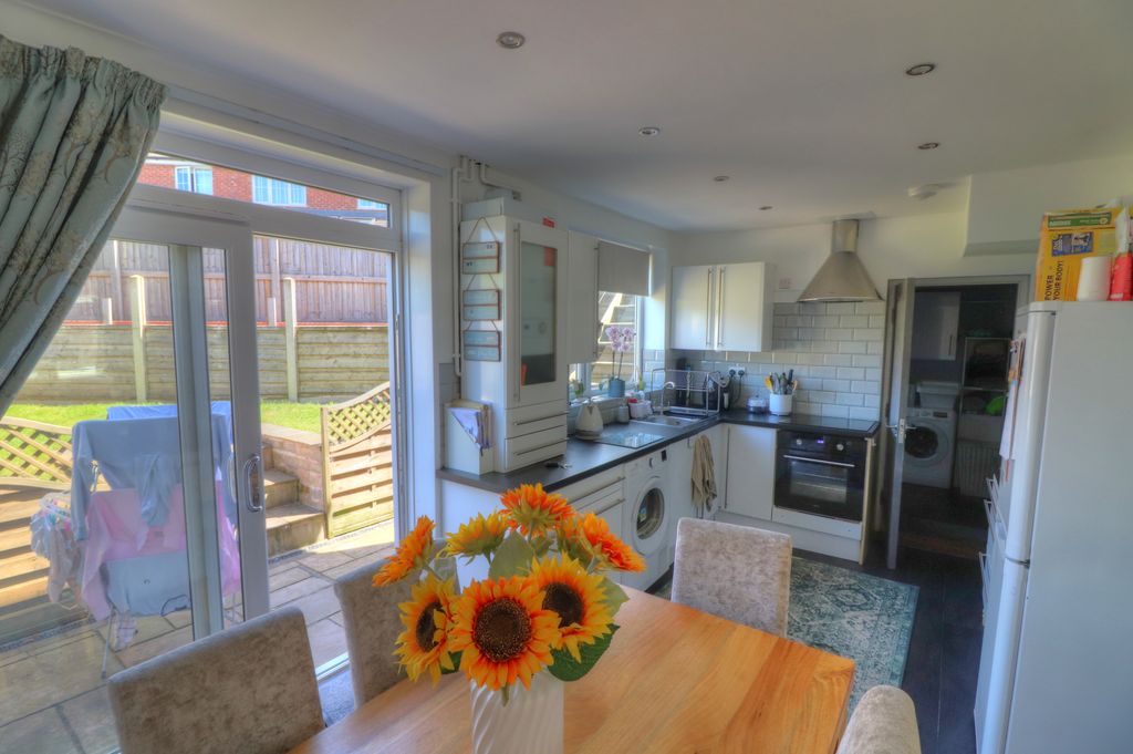 Property photo 3 of 16 Kitchen Diner