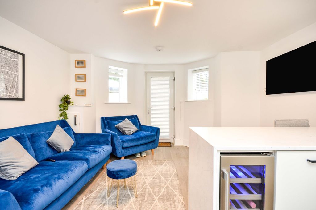 Property photo 2 of 15 Living / Kitchen Are