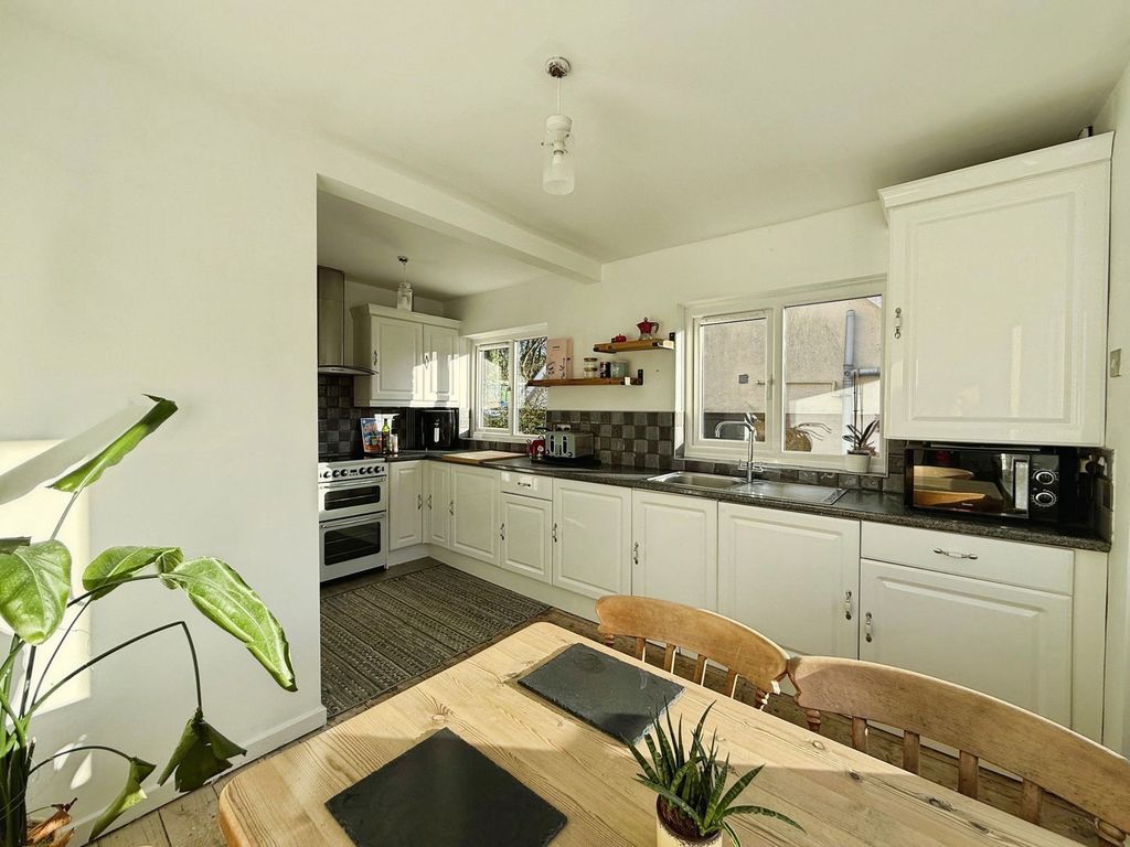 Property photo 3 of 36