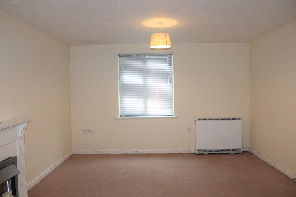 Property photo 2 of 15 Lounge