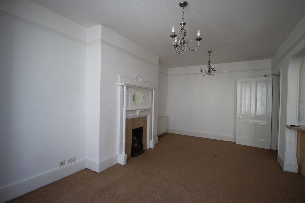 Property photo 2 of 11 Lounge