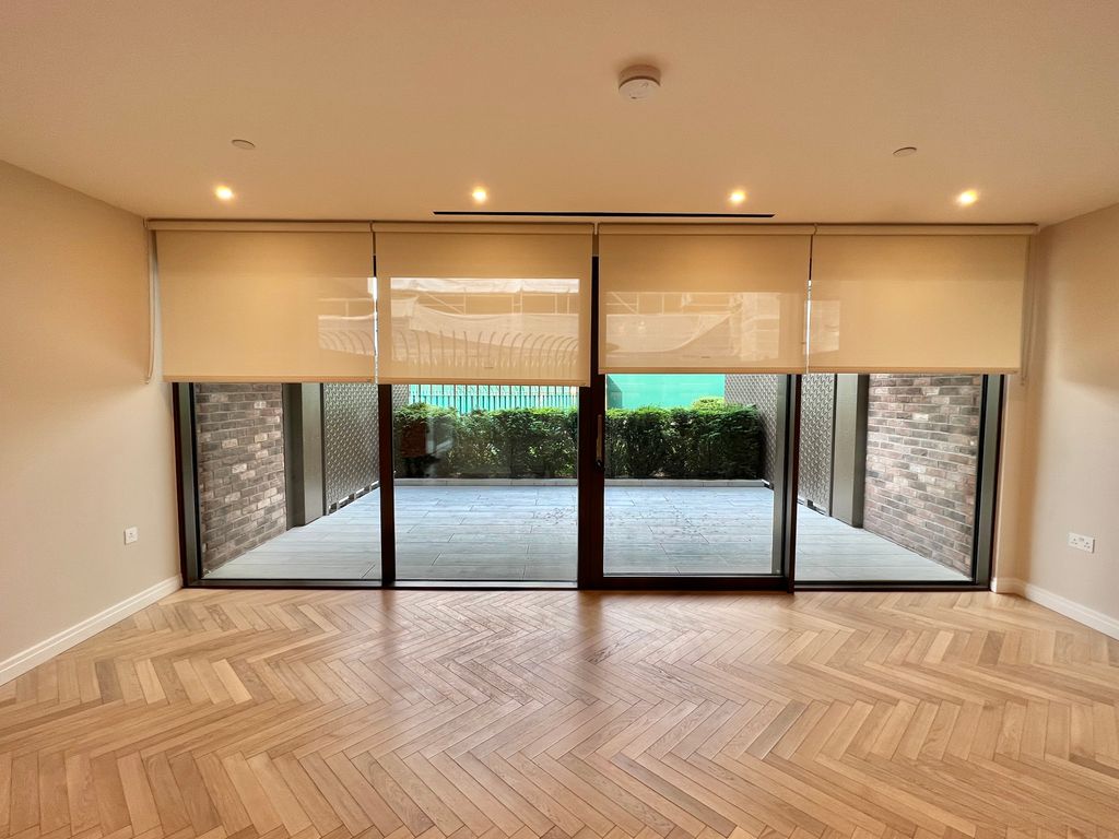 Property photo 2 of 25 Blind