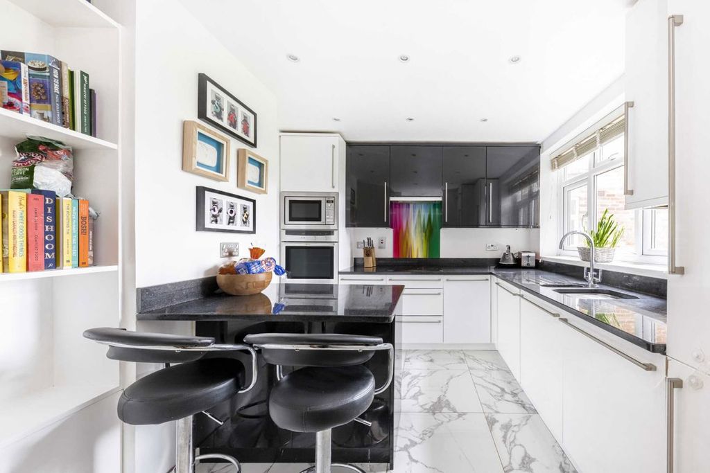 Property photo 3 of 8