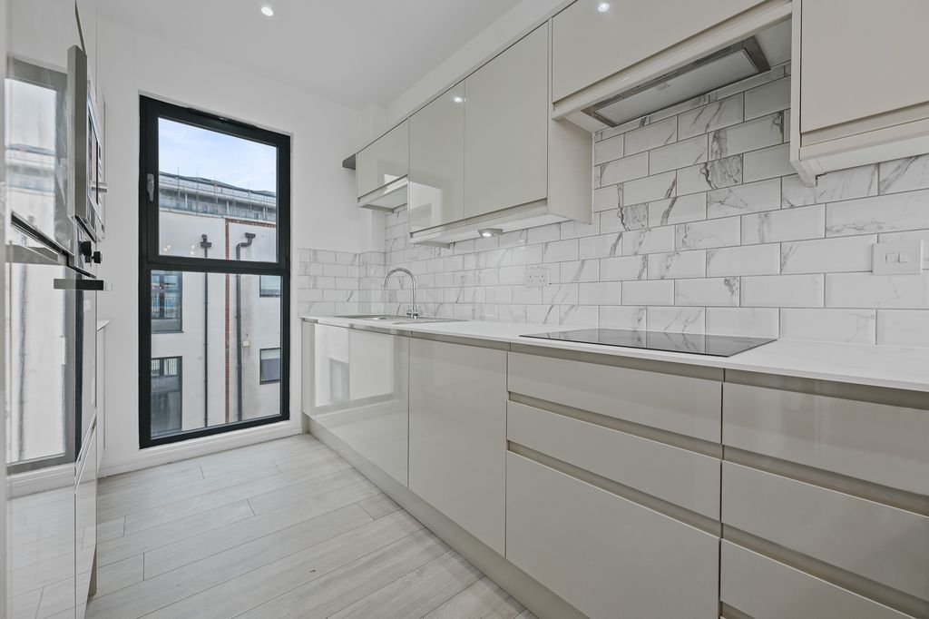 Property photo 2 of 8 Cs - Flat 6, 320 Station Road - 18 (1)