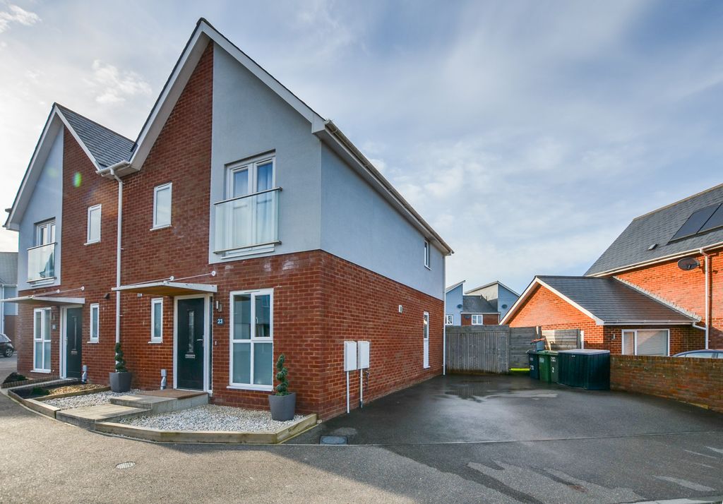 Property photo 1 of 32