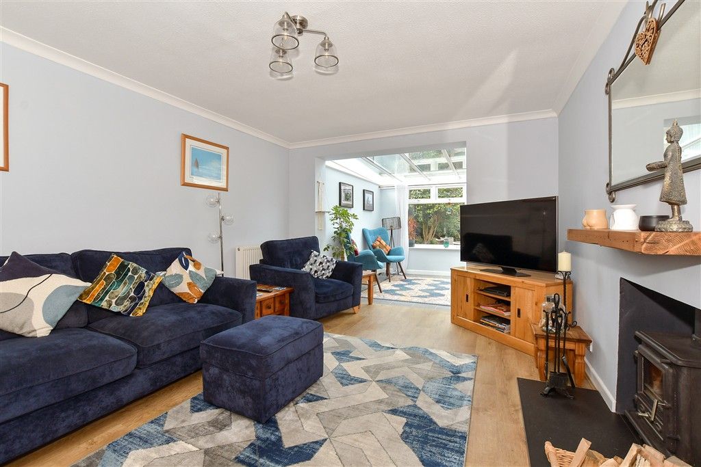 Property photo 3 of 16 Lounge