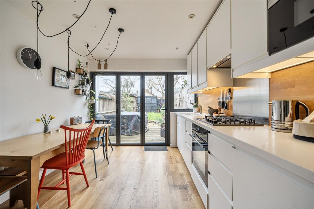 Property photo 3 of 14 1414940-15-6995B4Bd19A3E.Jpg