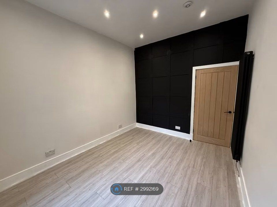 Property photo 2 of 27