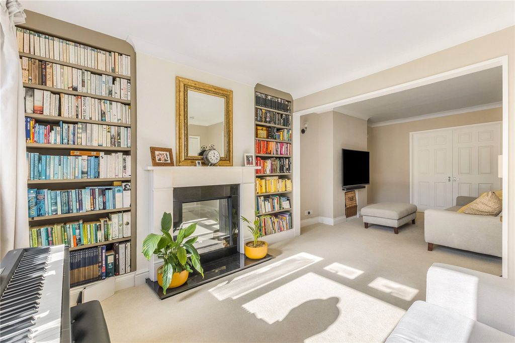 Property photo 2 of 11 Sitting Room