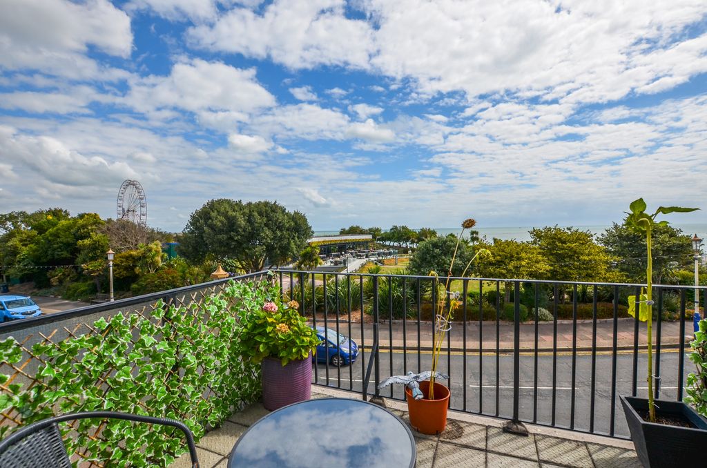 Property photo 2 of 43