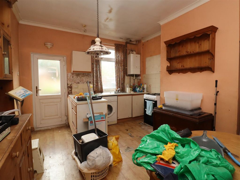 Property photo 3 of 9 Kitchen