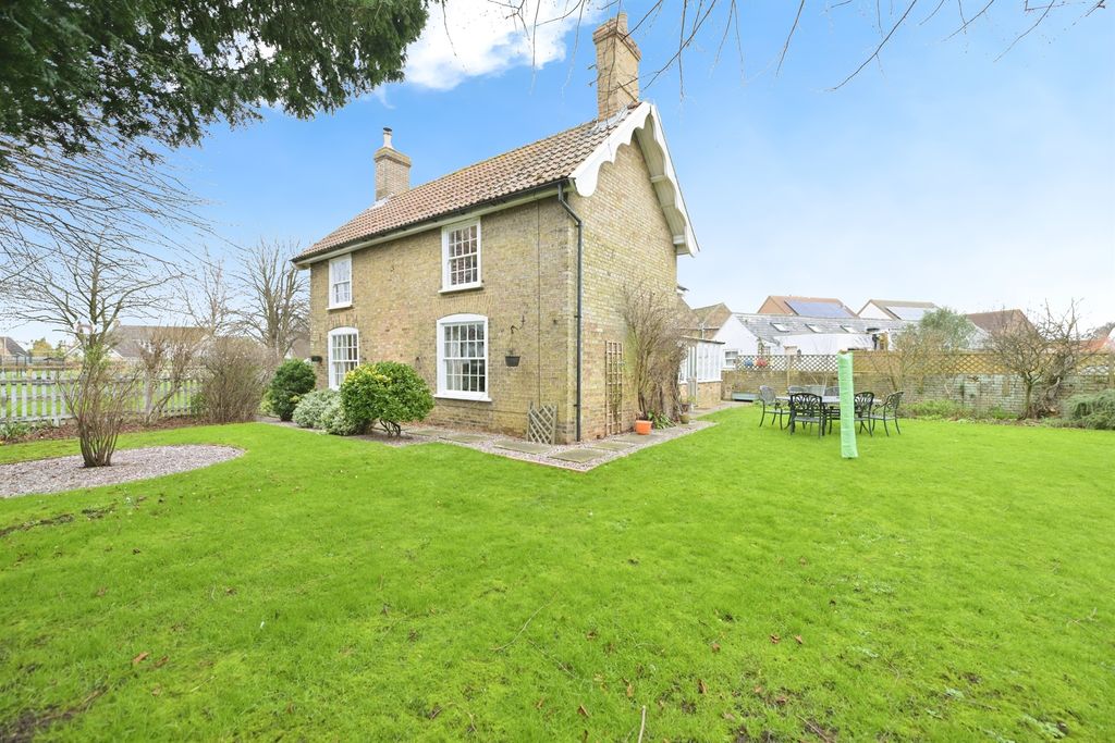 Property photo 1 of 18