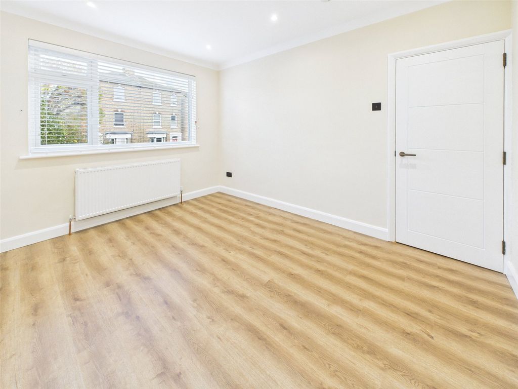 Property photo 2 of 19 Picture No. 06