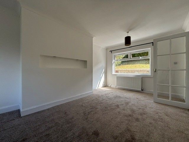 Property photo 3 of 16 Lounge