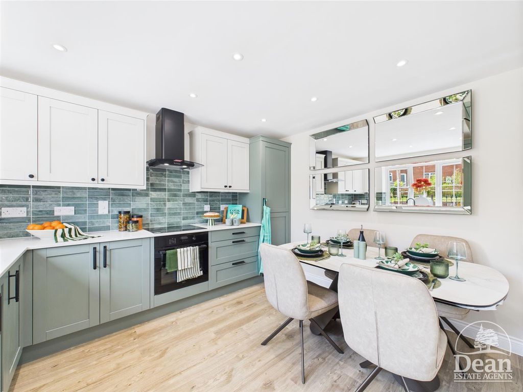 Property photo 2 of 10 Show Home