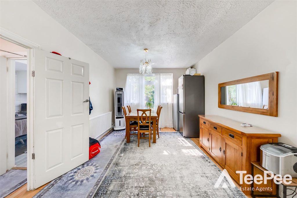 Property photo 2 of 17 A7S09195Hdr.Jpg