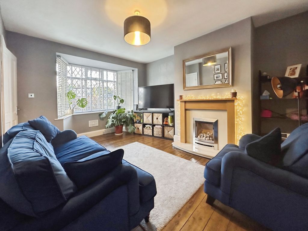 Property photo 3 of 16 Lounge