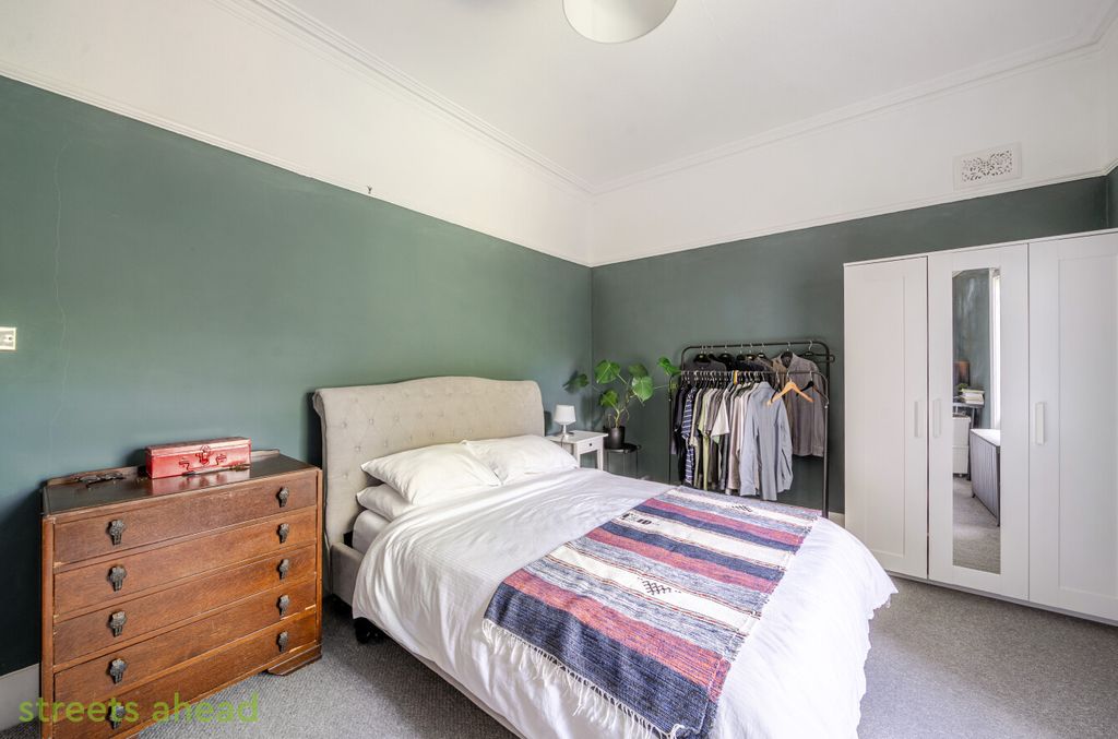 Property photo 3 of 16 916B591c-4Cb0-470...