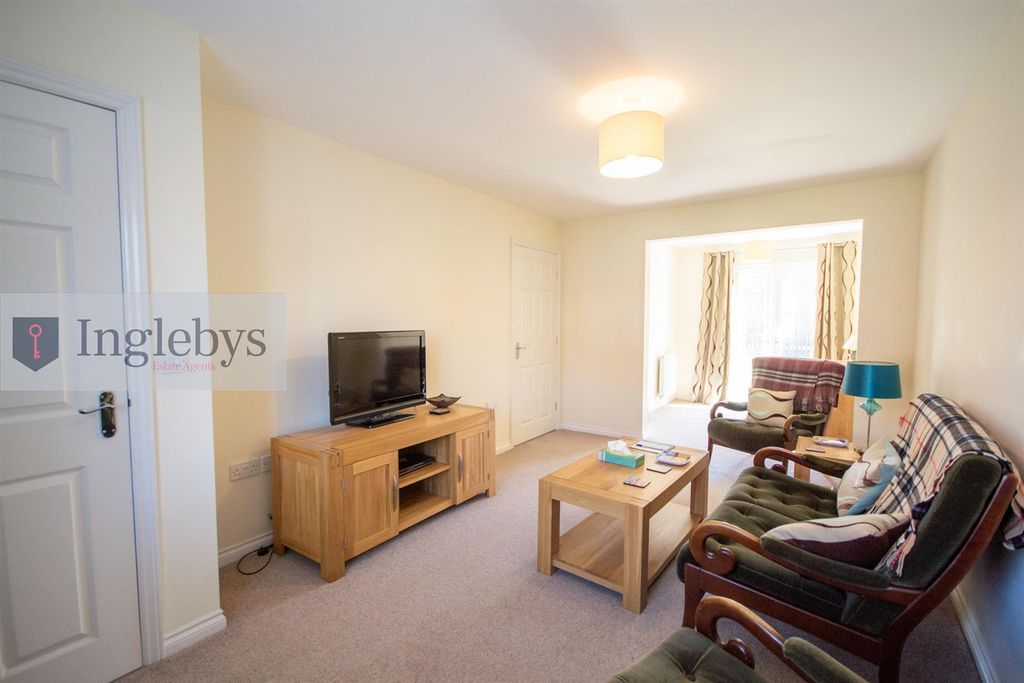 Property photo 2 of 25