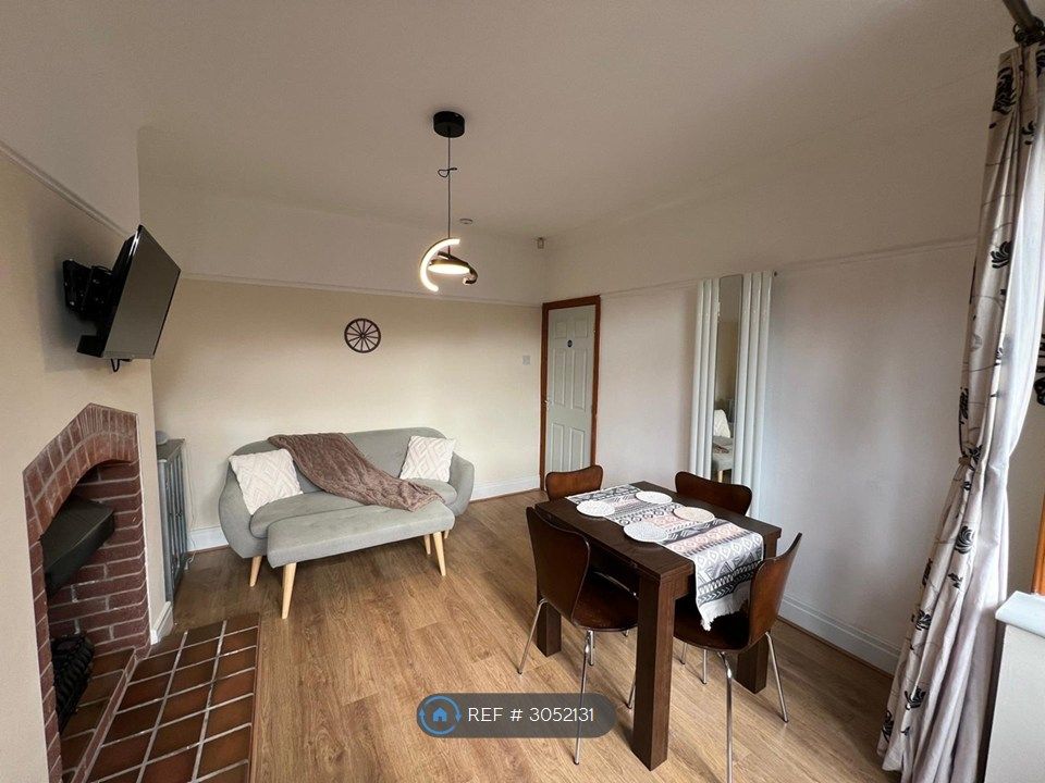 Property photo 3 of 10 Dining Room