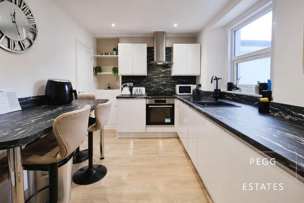 Property photo 2 of 26