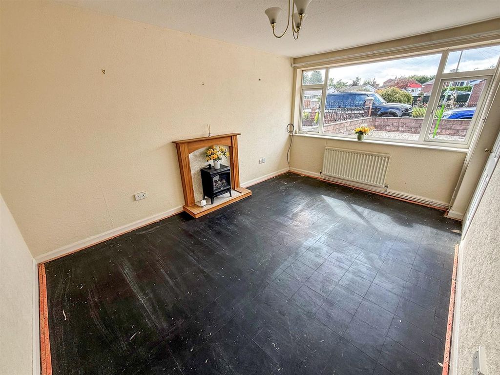 Property photo 3 of 12 Living Room