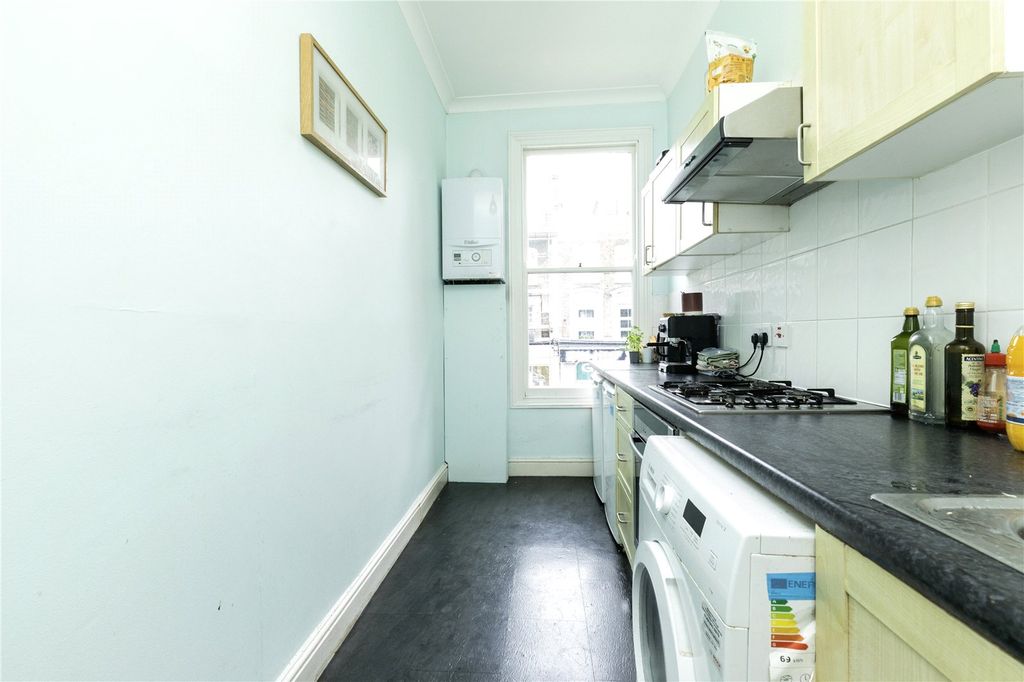 Property photo 3 of 8 Kitchen