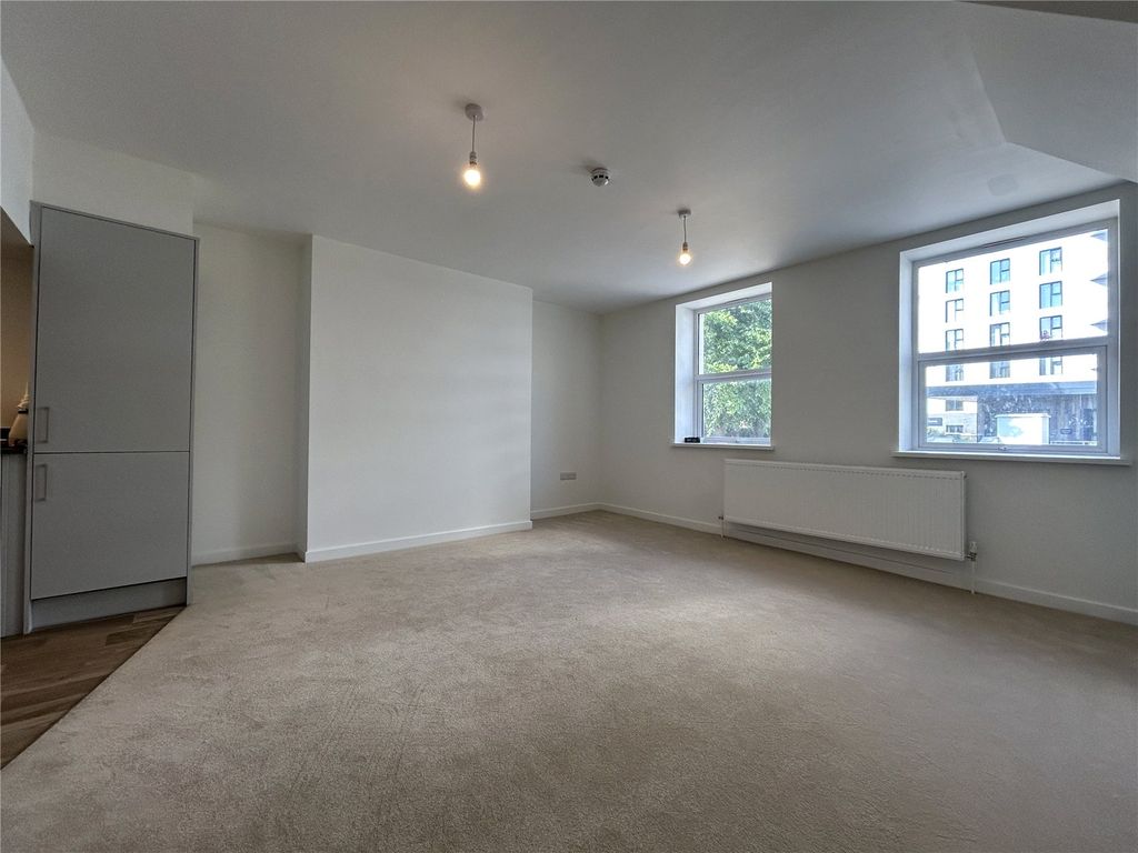 Property photo 2 of 8 Picture No. 01
