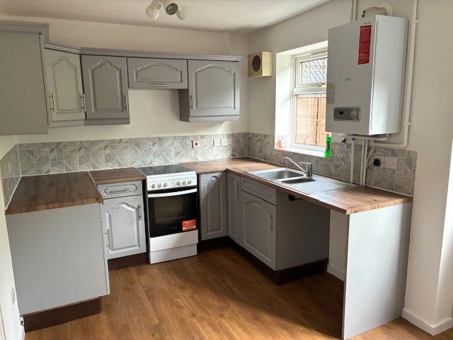 Property photo 3 of 10 Kitchen