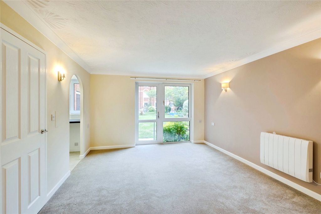 Property photo 3 of 12 Lounge