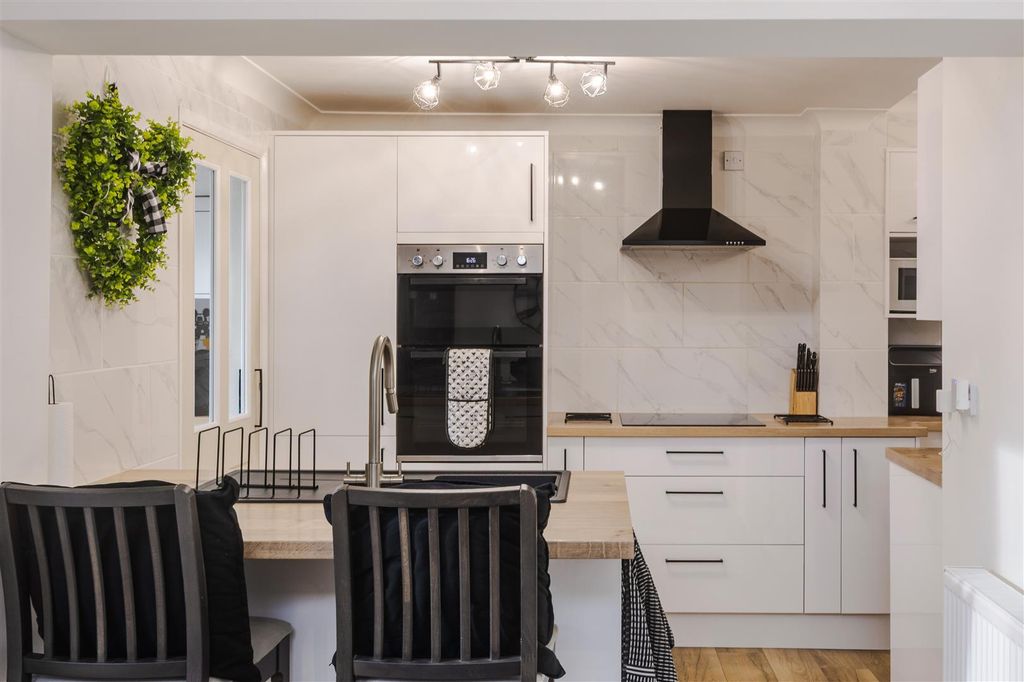 Property photo 2 of 19 Kitchen Diner