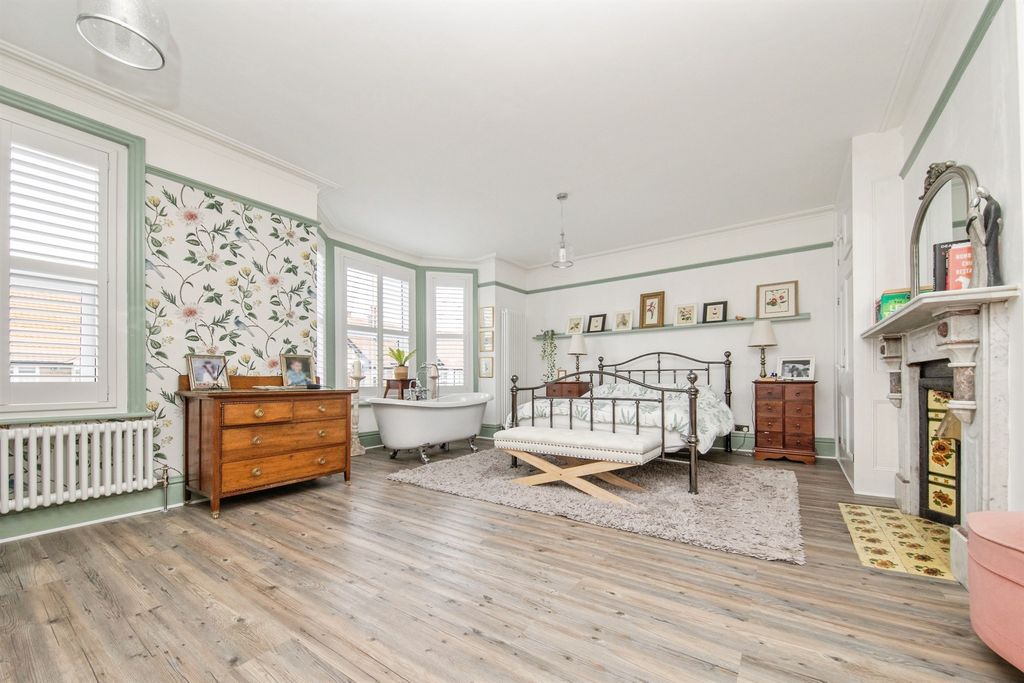 Additional image 16 of 6 bed semi-detached house for saleFronks Road, Harwich CO12