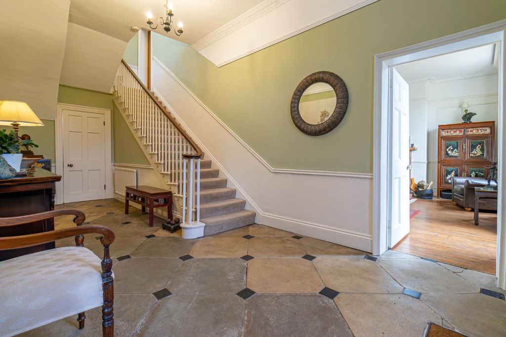 Property photo 3 of 34 3927046