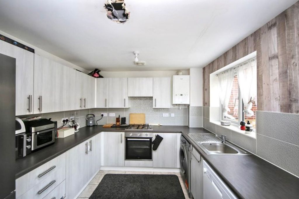Property photo 3 of 19