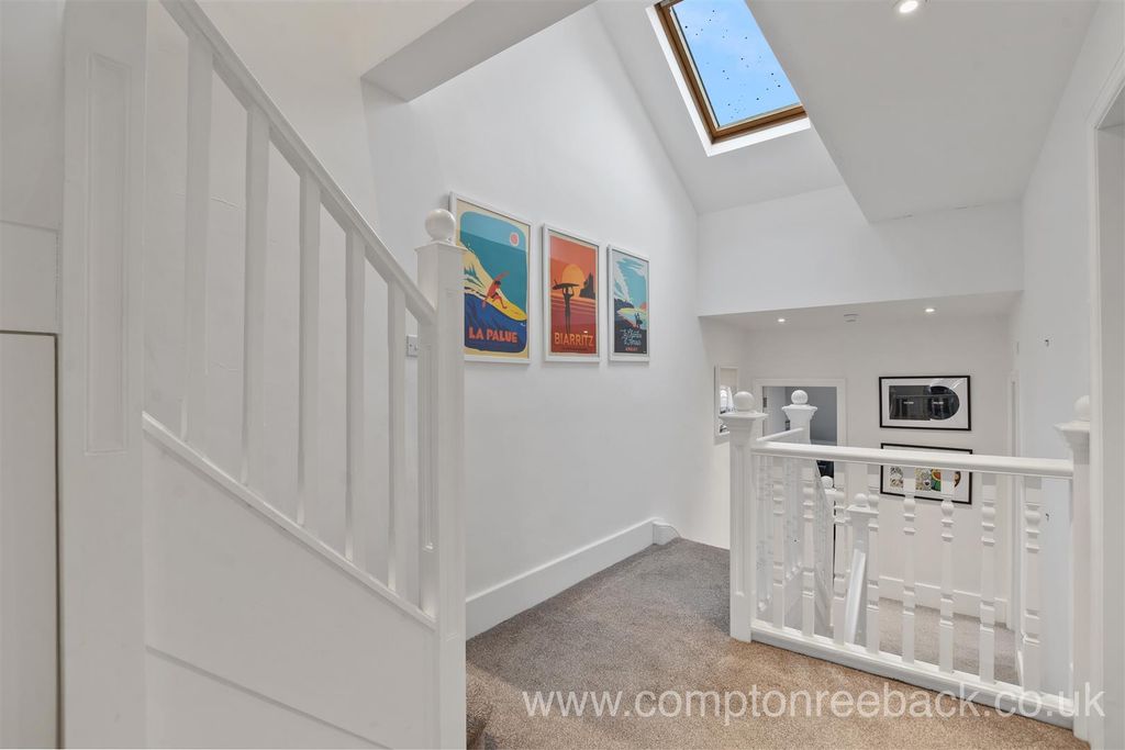Property photo 3 of 10 Hallway 2